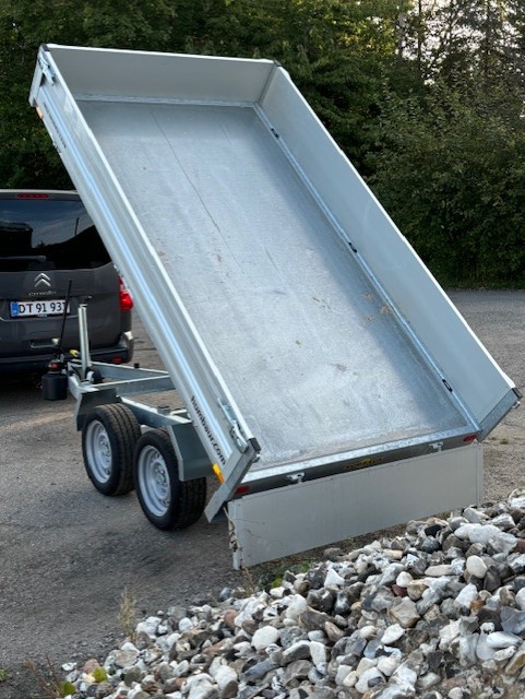 Tiptrailer 2.700 kg